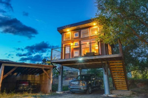 Red Rock Treehouse Unique in Old Colorado City